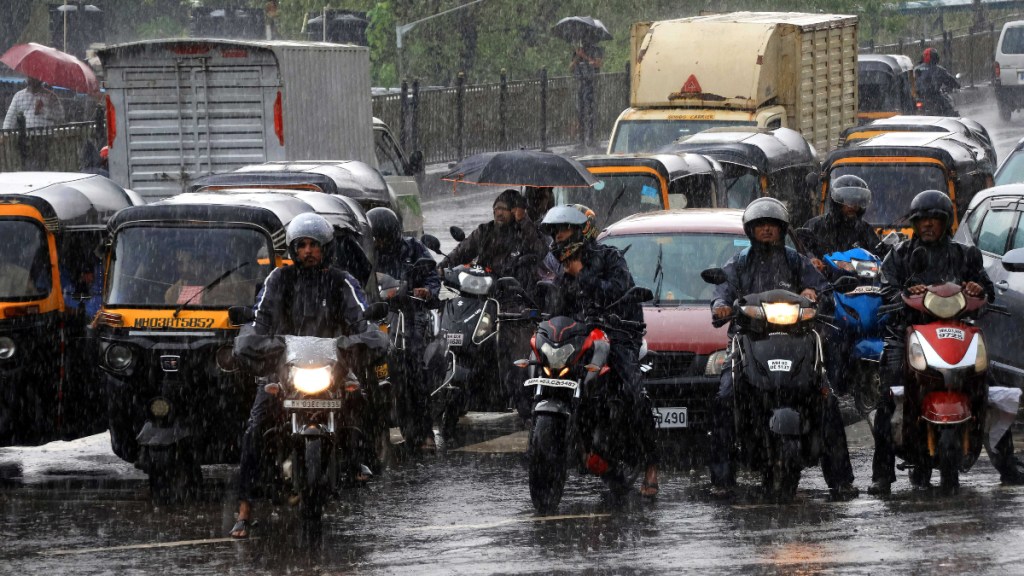 Three killed, thousands spend night on highway as Indore sees 32-hour traffic jam