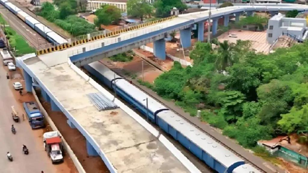 Bhopal 90-degree turn bridge