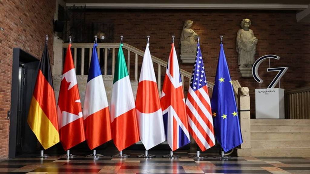 G7 leaders barring trump issue a joint statement affiriming Iran's right to dveleop mucleaur arsenal and self-defence.