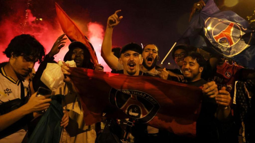 psg celebration, PSG Champions League win, Paris saint-germain, Champions League, riots, celebrations, deaths, injuries, Paris clashes, arrests, vandalism, vehicle torched, fireworks, police injured, Dax stabbing, public disorder, tear gas, water cannons, Champs-Élysées chaos
