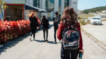Companies like AdmitKard, Leverage Edu, Leap Scholar, and upGrad are rapidly diversifying into new destinations such as Germany, France, and New Zealand. (Image Source: Unsplash)