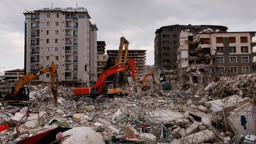 5.8-magnitude earthquake shakes Turkish Mediterranean coast, injuring 7 people