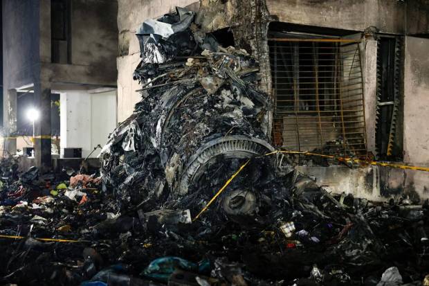 08:08:56 GMT: Engine 2’s fuel switch is also pulled to ‘’RUN’’. Engine 1 indicates signs of recovery, but Engine 2 struggles to regain thrust. (Photo source: Reuters)