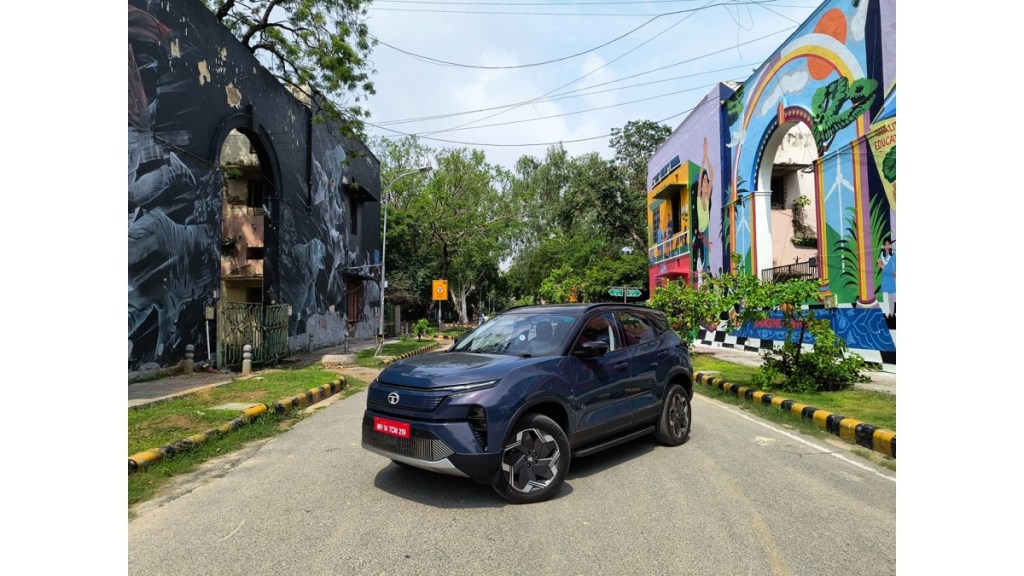 Tata Harrier EV Garners 10,000+ Bookings, Redefines Indian Electric SUV Segment. (Image Source: FE)