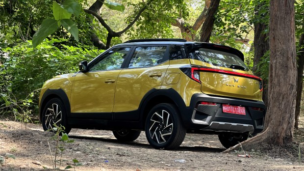 Mahindra XUV 3XO side (2)