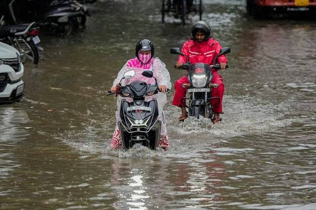 Commuters face ankle-deep water and traffic delays due to continuous heavy downpours. (Photo source: PTI