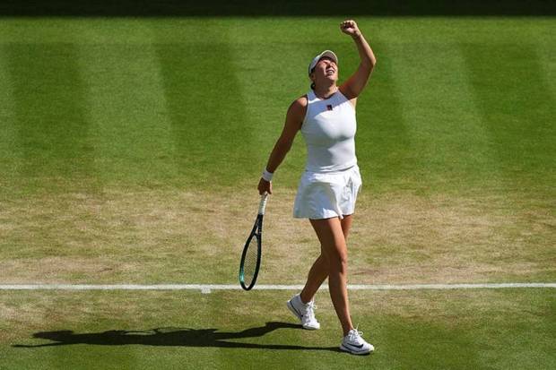 Amanda Anisimova of the US celebrates winning a point against Aryna Sabalenka of Belarus during a women's singles semifinal match at the Wimbledon Tennis Championships in London, Thursday, July 10, 2025. (Photo source: AP)