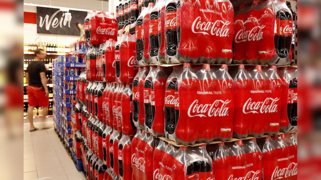 Coca-Cola, Jubilant Bhartia Group, PeepsiCo, The Coca-Cola Company, last-mile distribution, beverage market, competition, partnership, cost cutting, marketing, soft drinks segment, Reliance Industries, Campa Cola