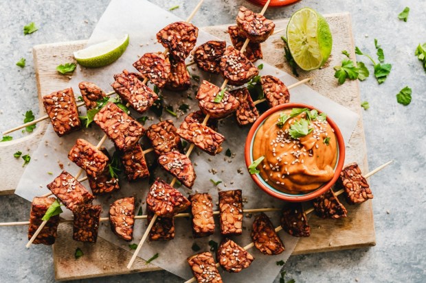 5. Spicy Foods That spicy curry or hot sauce-slathered snack might satisfy your late-night cravings, but it’s not doing your sleep any favors. Spicy foods raise your core body temperature, which can interfere with the natural drop in temperature that helps signal your body it's time to sleep. (Image: Pixaby)