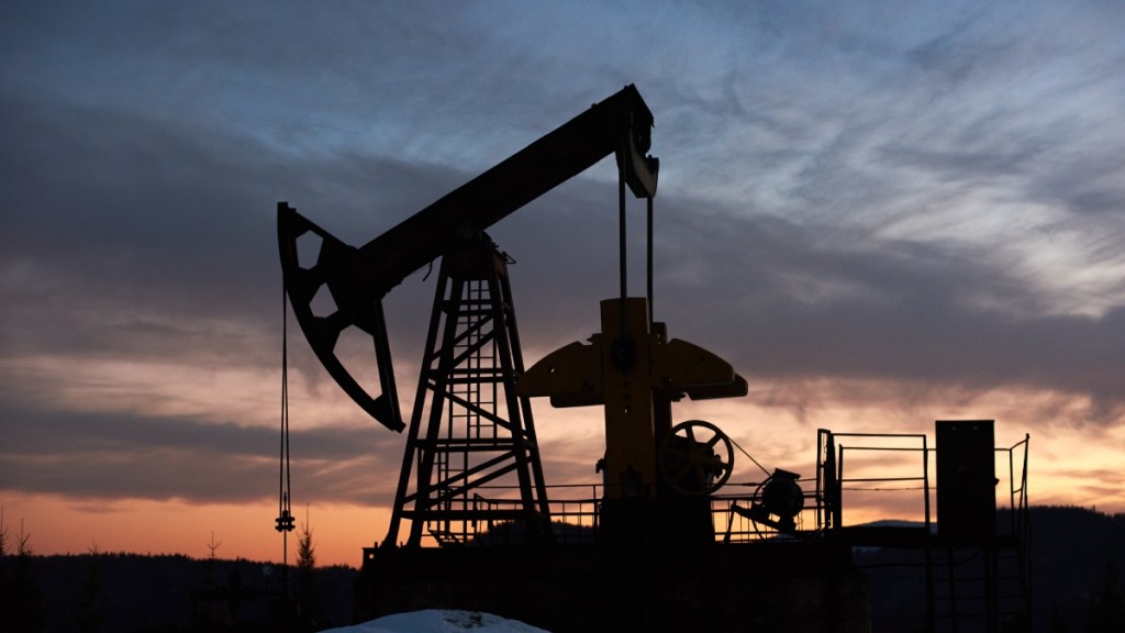 Oil prices little changed as investors eye impact of new sanctions on Russia