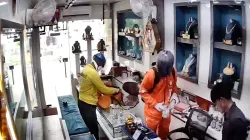 Robbers masked as Swiggy, Blinkit delivery agents loot Rs 35 lakh jewellery in Ghaziabad—WATCH