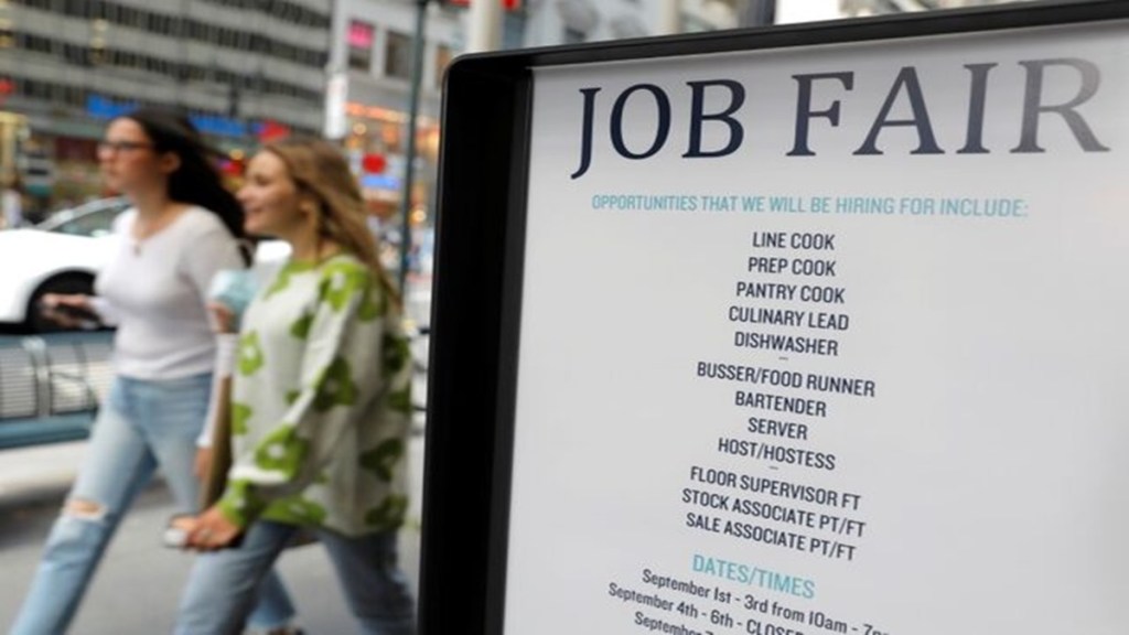 Festive Boom: India's Gig Economy to Create Over 2.16 Lakh Seasonal Jobs in H2 2025. (Image Source: Reuters)