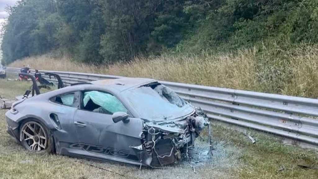 Both cars were completely destroyed | Image: X