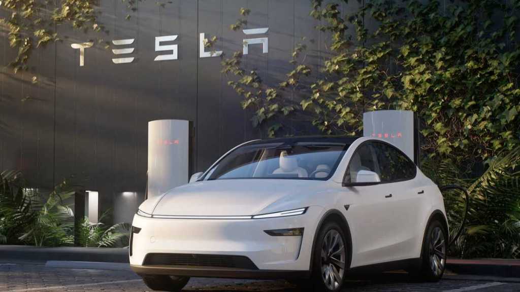 Is Tesla running the show with an IT exec with no traditional car-sales experience?