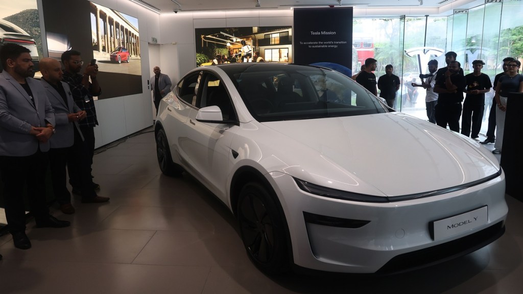tesla, BMW iX1, Mercedes-Benz EQA, Volvo EC40, Kia EV6