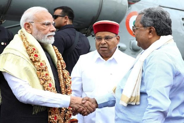 Karnataka Governor Thaawar Chand Gehlot and Chief Minister Siddaramaiah gave Prime Minister Narendra Modi a warm welcome upon his arrival in Bengaluru. (Image Source: PTI)