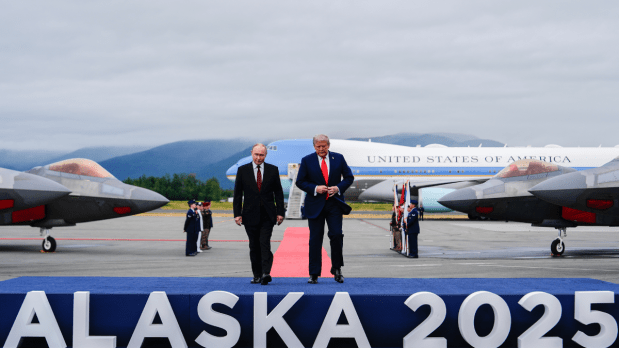 Trump and Putin arrived under the watchful eye of fighter jets and a red carpet ceremony at Joint Base Elmendorf-Richardson, signalling the gravity of this high-profile summit. (Photo Source: Associated Press)