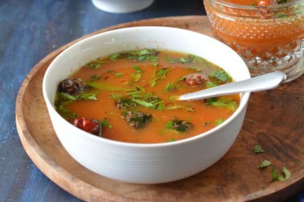 Rasam: The most essential meal in the Onam Sadhya thali, it is one of the most easiest dish to prepare. This curry-like consistency dish is tangy and is called Chaaru in Telugu.