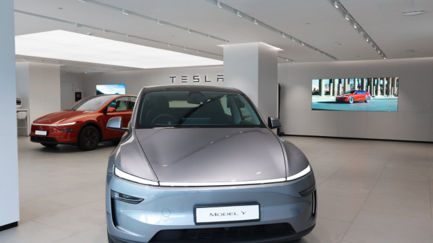  Currently, Tesla only has one vehicle in its lineup in India — the Tesla Model Y. Its price starts at Rs. 59.89 lakh (ex-showroom) for the rear-wheel drive (RWD) variant. Meanwhile, the Long Range RWD model has a starting price of Rs. 67.89 lakh. (Photo Source: Official X handle Tesla_India)