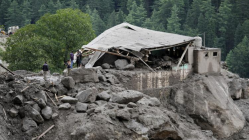 Flash floods wreak havoc in India and Pakistan, death toll climbs to 280