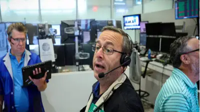 US stocks| Dow, S&P 500 end higher after Powell speech sparks market optimism