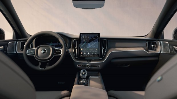Volvo XC60 facelift interiors