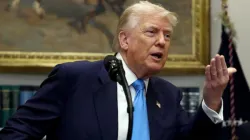 Trump moves Obama, Bush portraits in hidden White House stairwell