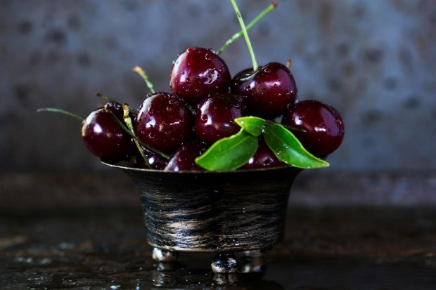 CherryBright, tangy-sweet cherries are bursting with antioxidants like anthocyanins and vitamin C, which work together to boost immunity and reduce inflammation. They help lower infection risk, aid recovery, and provide hydration, making them a refreshing snack for the rainy season. (Image: Pexels)