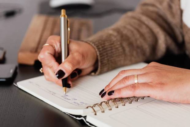 Maintain a bladder diary: Keep a track of your drinks, leakage frequency, and bathroom visits. This will help in identifying a pattern. (Photo source: Canva)