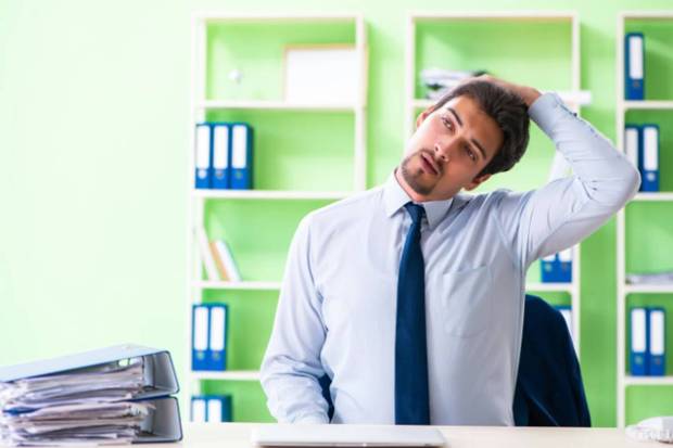 Do simple exercises on the desk: Try doing desk exercises like rolling your shoulder, neck stretches, wall push-ups, and squats. These activities can be done near your workstation. (Photo source: Canva)