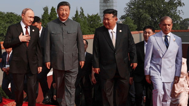  From left, Russian President Vladimir Putin, Chinese President Xi Jinping, North Korean leader Kim Jong Un and Pakistani Prime Minister Shehbaz Sharif arrive at a military parade to commemorate the 80th anniversary of Japan's World War II surrender on Wednesday.  (Photo Source: Associated Press)