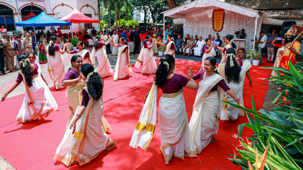 Kerala Chief Minister Pinarayi Vijayan and state police chief Ravada Chandrasekhar during the Onam festival celebrations at the police headquarters, in Thiruvananthapuram, Tuesday, Sept. 2, 2025. (Photo Source: PTI)