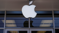 Apple adds MacBook with touch bar to obsolete lineup, era officially ends