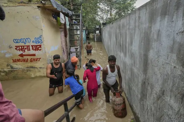 Over 8,000 people have been evacuated, and 2,000 have been shifted to shelters. (Photo source: AP)