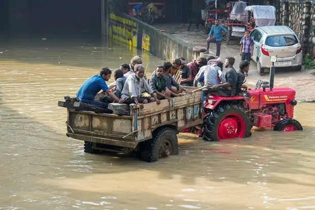 Floodwater has entered the relief camps, Delhi Secretariat, and markets. (Photo source: PTI)