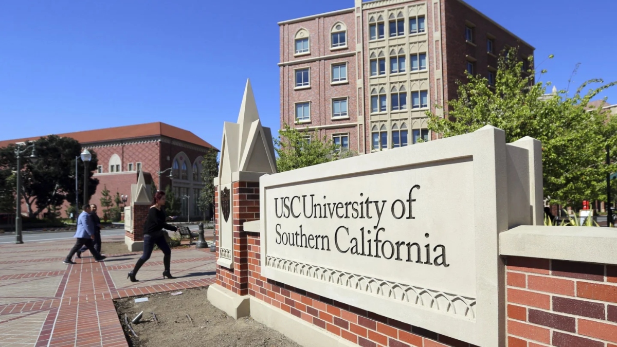 USC bomb scare: Two libraries at University of Southern California evacuated as police investigate bomb threat, security on high alert