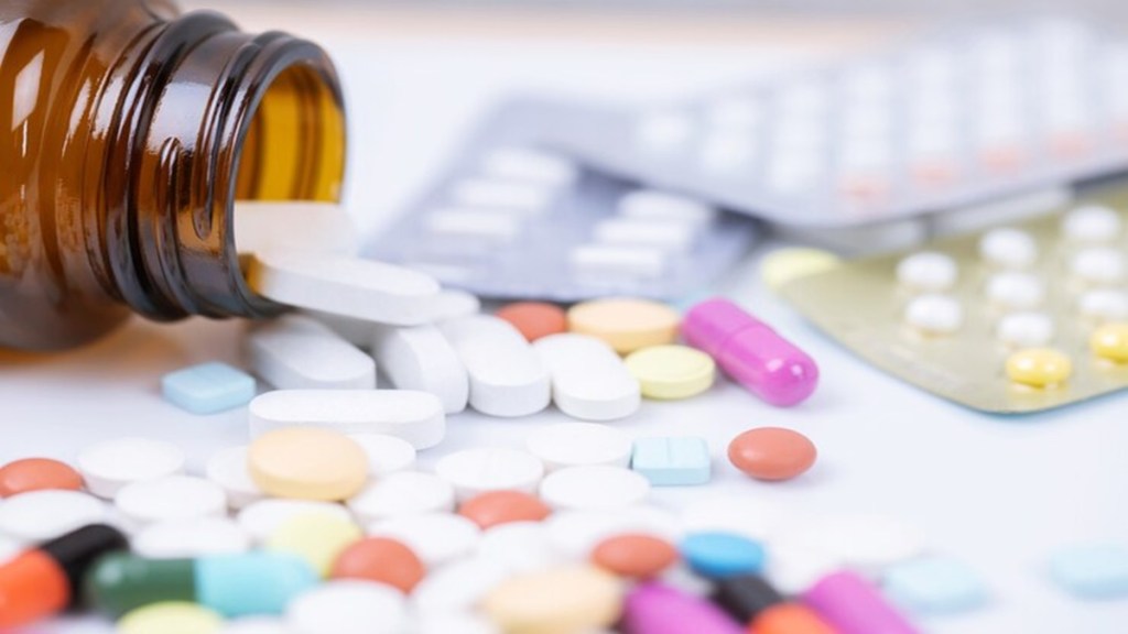 GST Cuts on Pharma and Medical Devices to Boost Affordability and Access . (Image Source: Freepik)